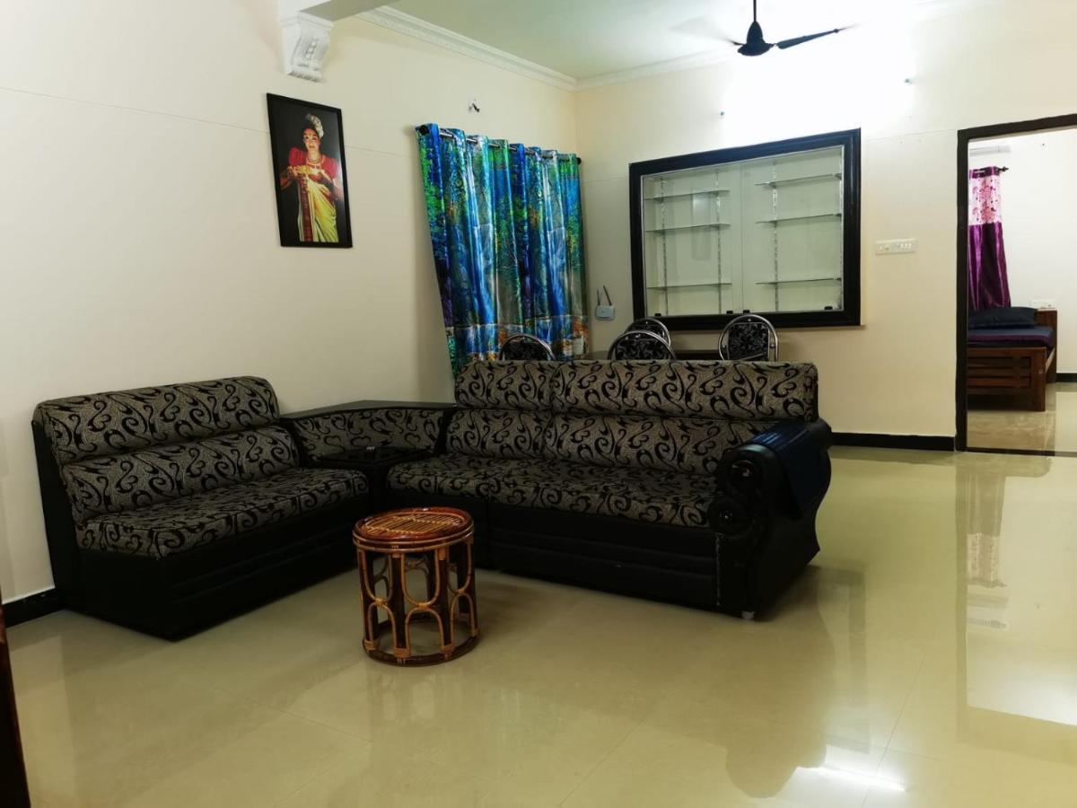 J2 Home Stay - Luxury Homes With Caravan Services Thiruvananthapuram Dış mekan fotoğraf