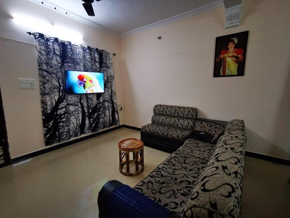 J2 Home Stay - Luxury Homes With Caravan Services Thiruvananthapuram Dış mekan fotoğraf