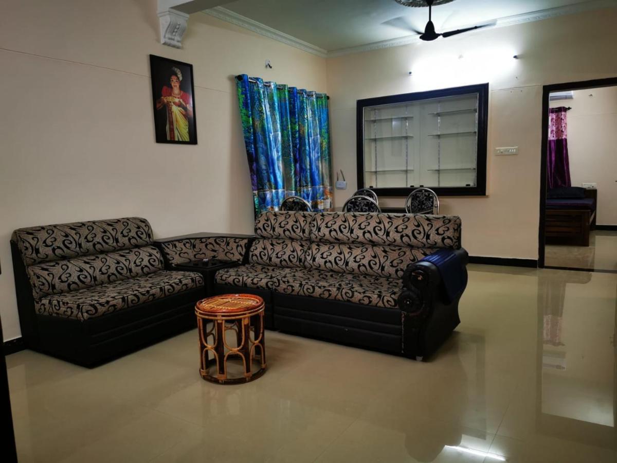 J2 Home Stay - Luxury Homes With Caravan Services Thiruvananthapuram Dış mekan fotoğraf