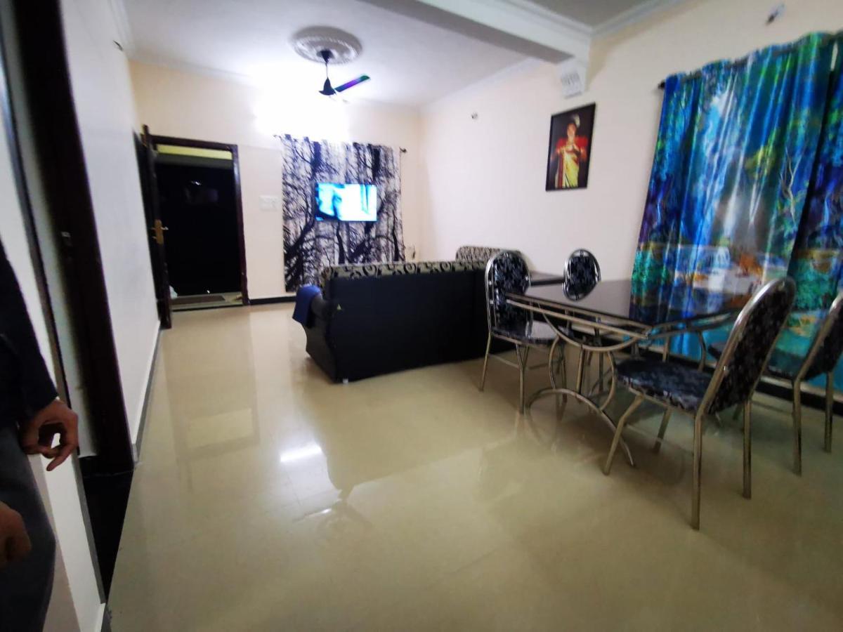 J2 Home Stay - Luxury Homes With Caravan Services Thiruvananthapuram Dış mekan fotoğraf