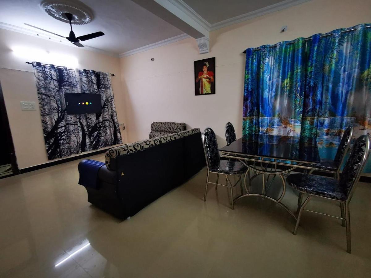 J2 Home Stay - Luxury Homes With Caravan Services Thiruvananthapuram Dış mekan fotoğraf